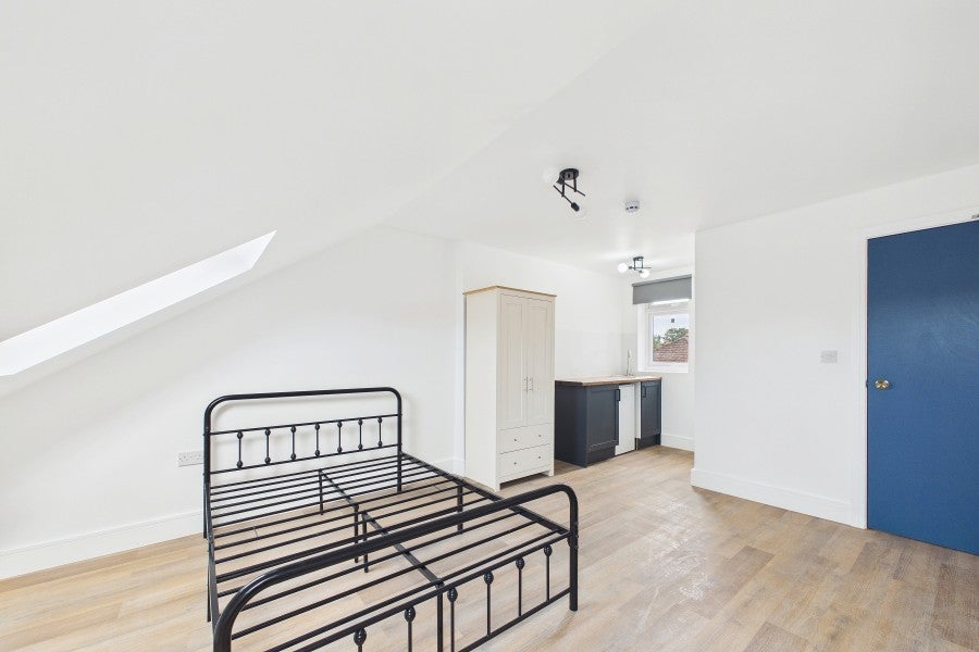 Room Ash Road in Rushmoor