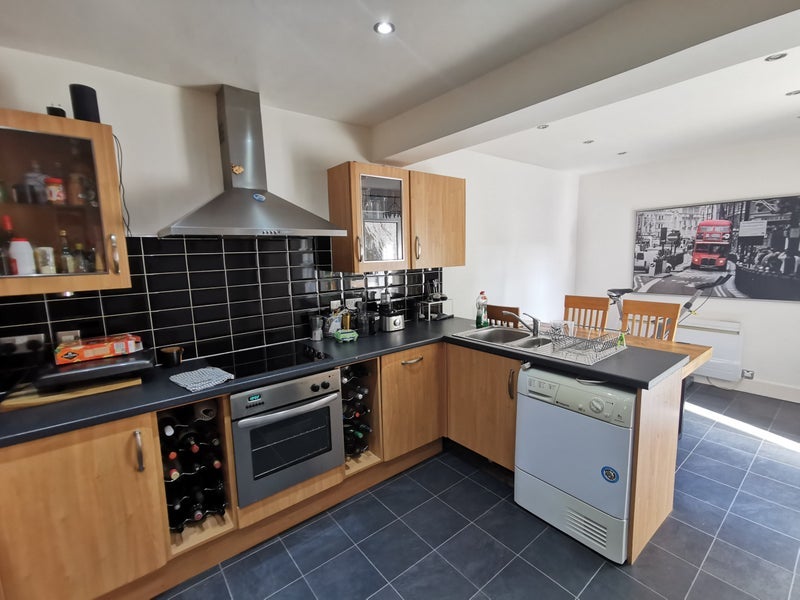 Flat Camphill Avenue in Glasgow