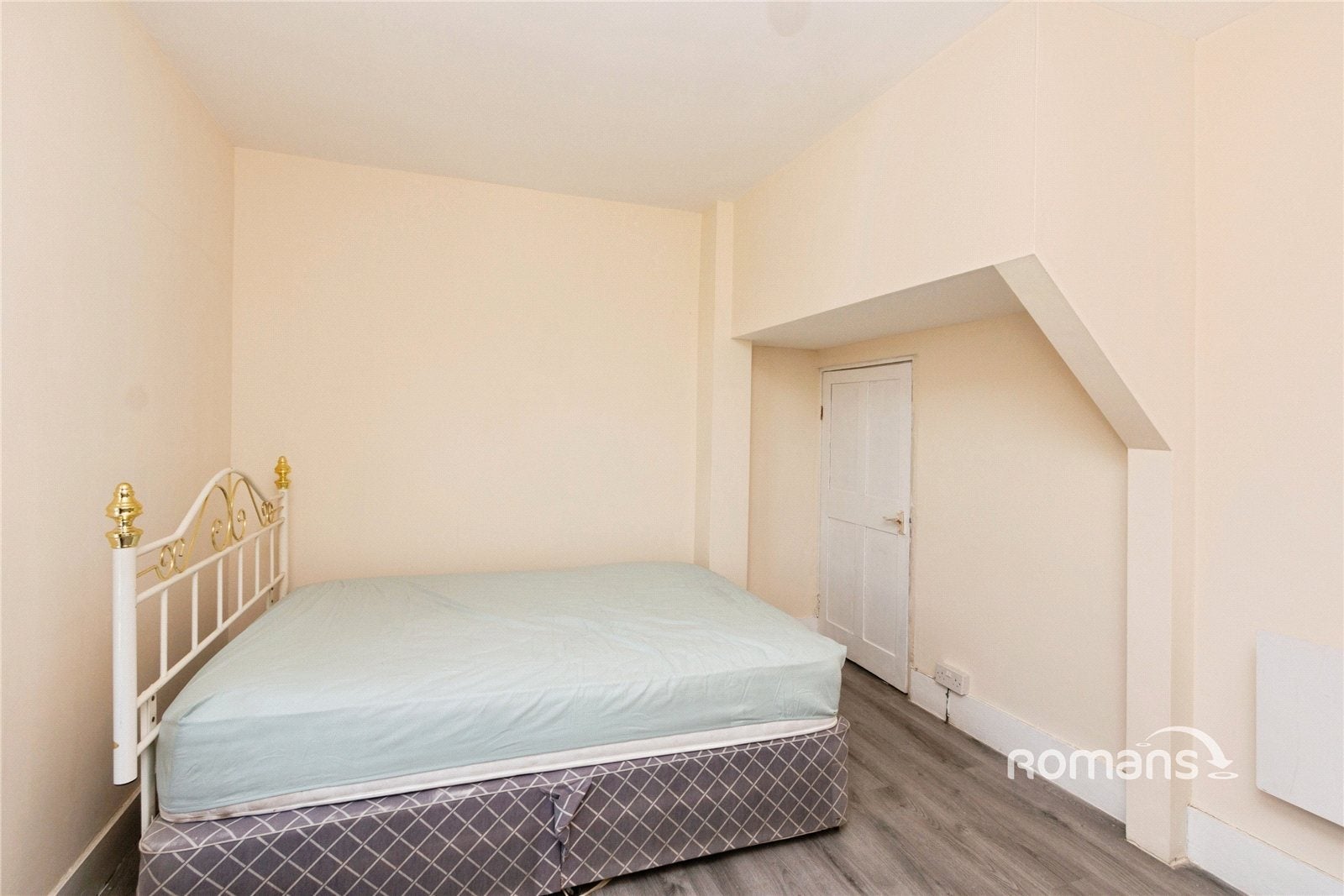 Room Newport Road in Rushmoor