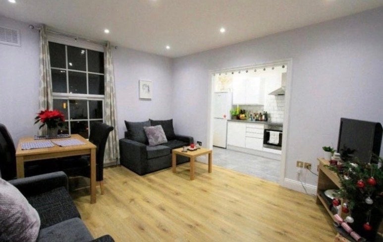 Room Camden Road in Greater London