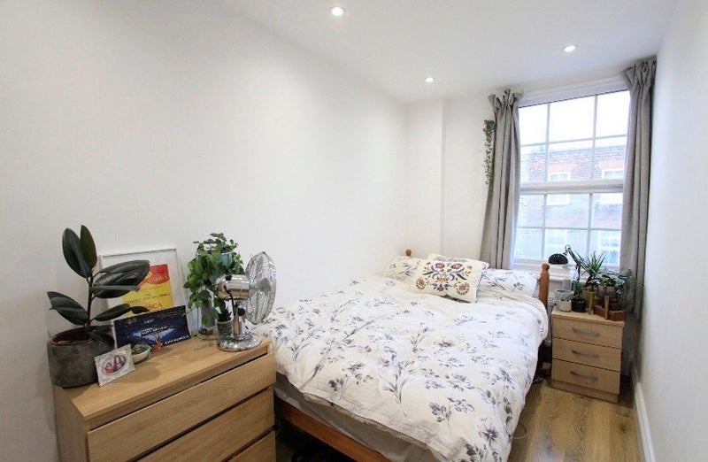 Room Camden Road in Greater London