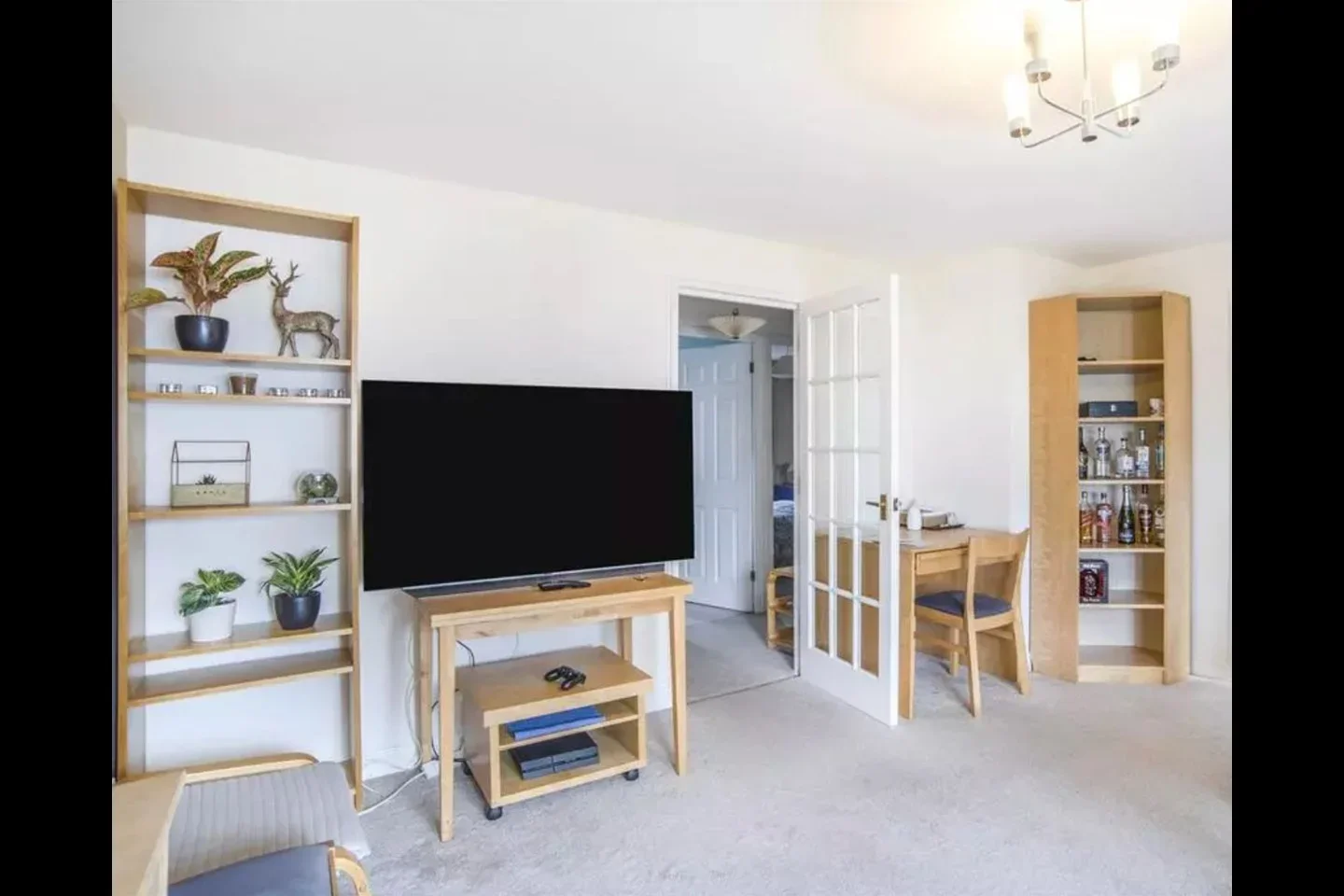 Flat Ferguson Close in Greater London