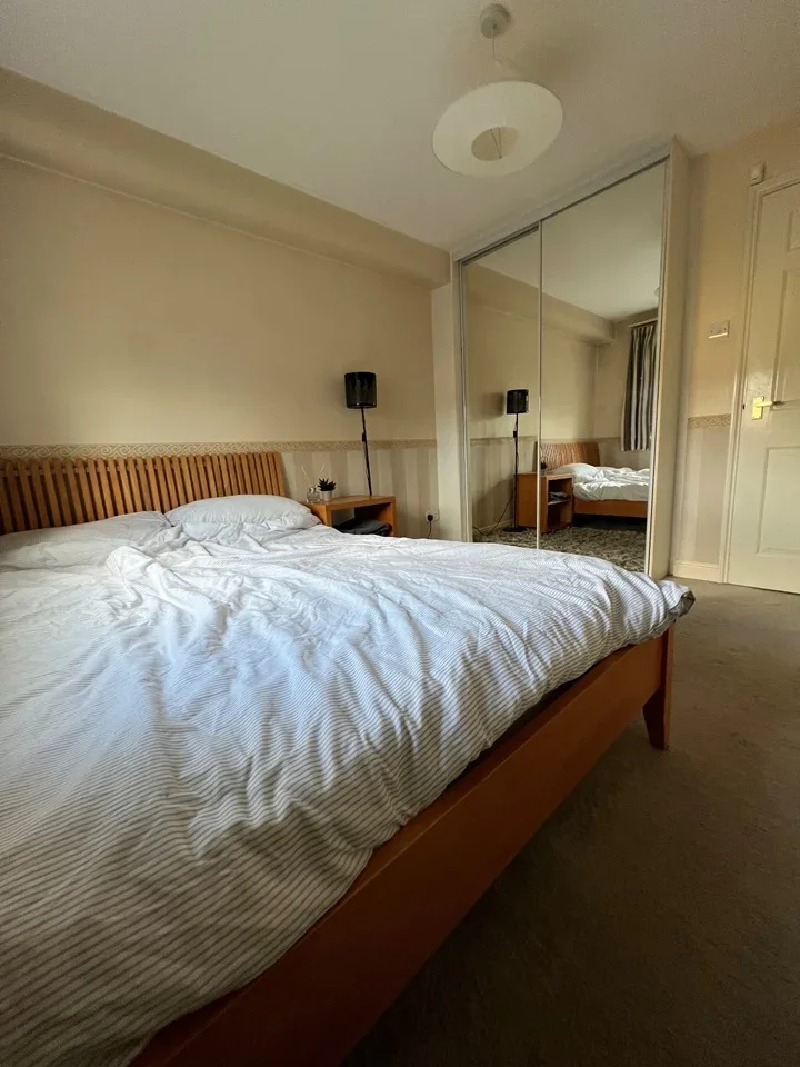Flat Ferguson Close in Greater London
