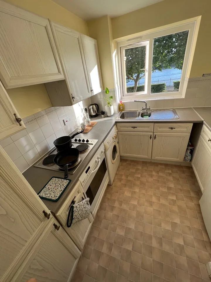 Flat Ferguson Close in Greater London