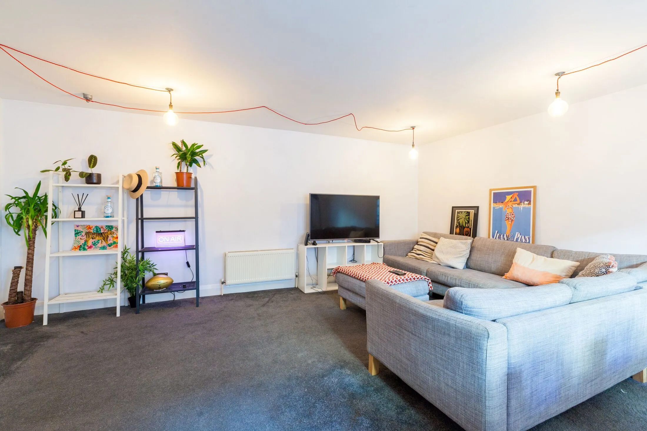 Flat Wheler Street in Greater London