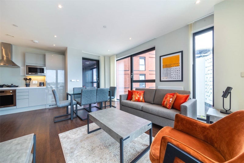 Room Silvocea Way in Greater London