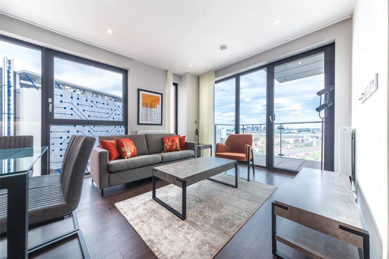 Room Silvocea Way in Greater London