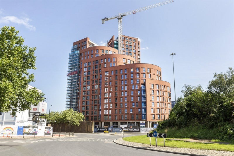 Room Silvocea Way in Greater London