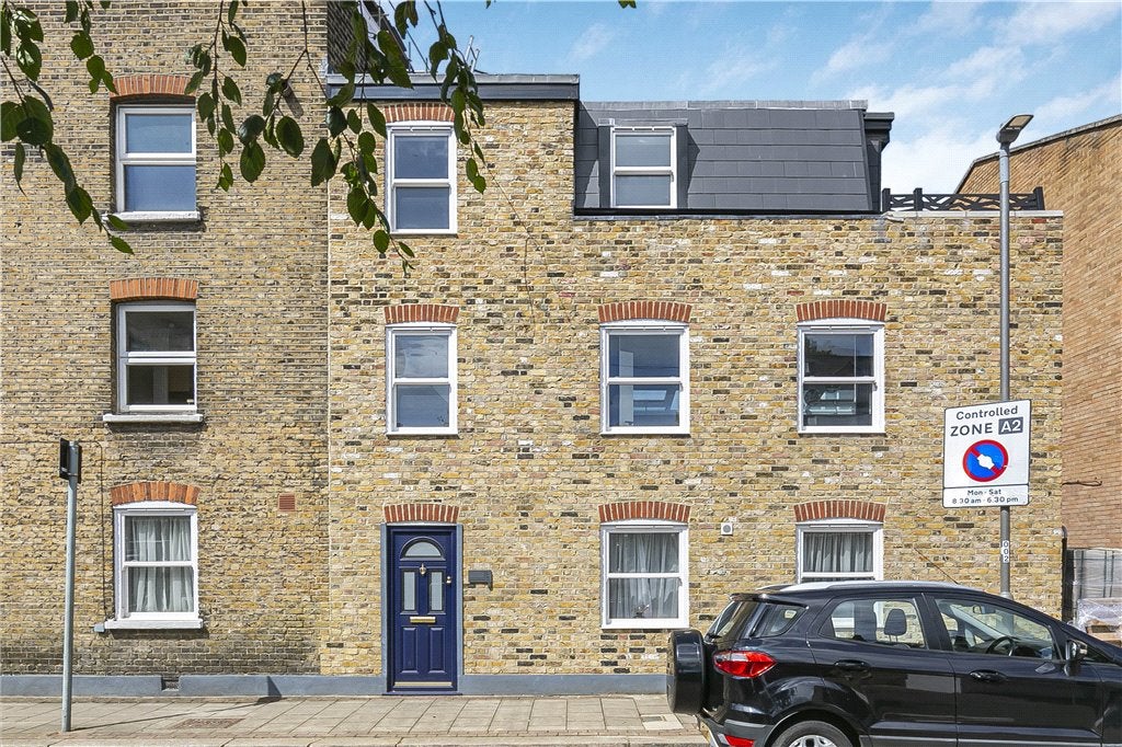 Flat Upper Richmond Road in Greater London