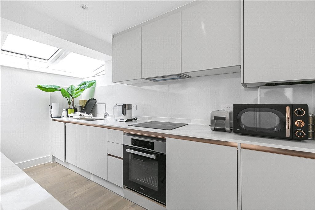 Flat Upper Richmond Road in Greater London