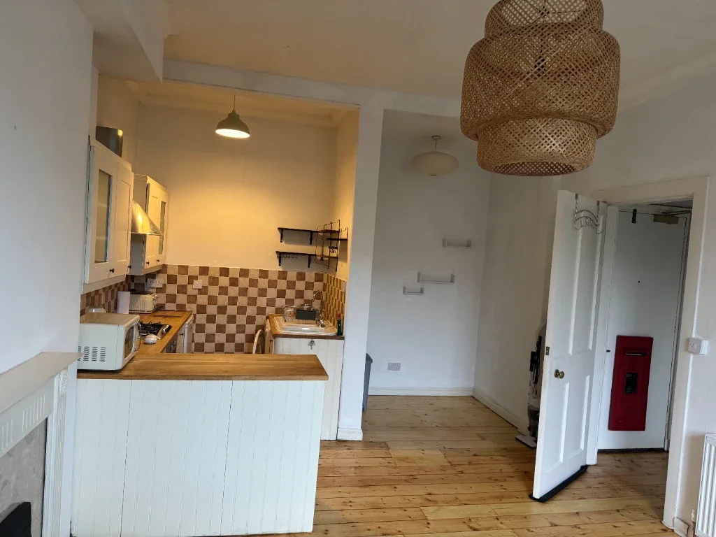 Flat Halmyre Street in City of Edinburgh