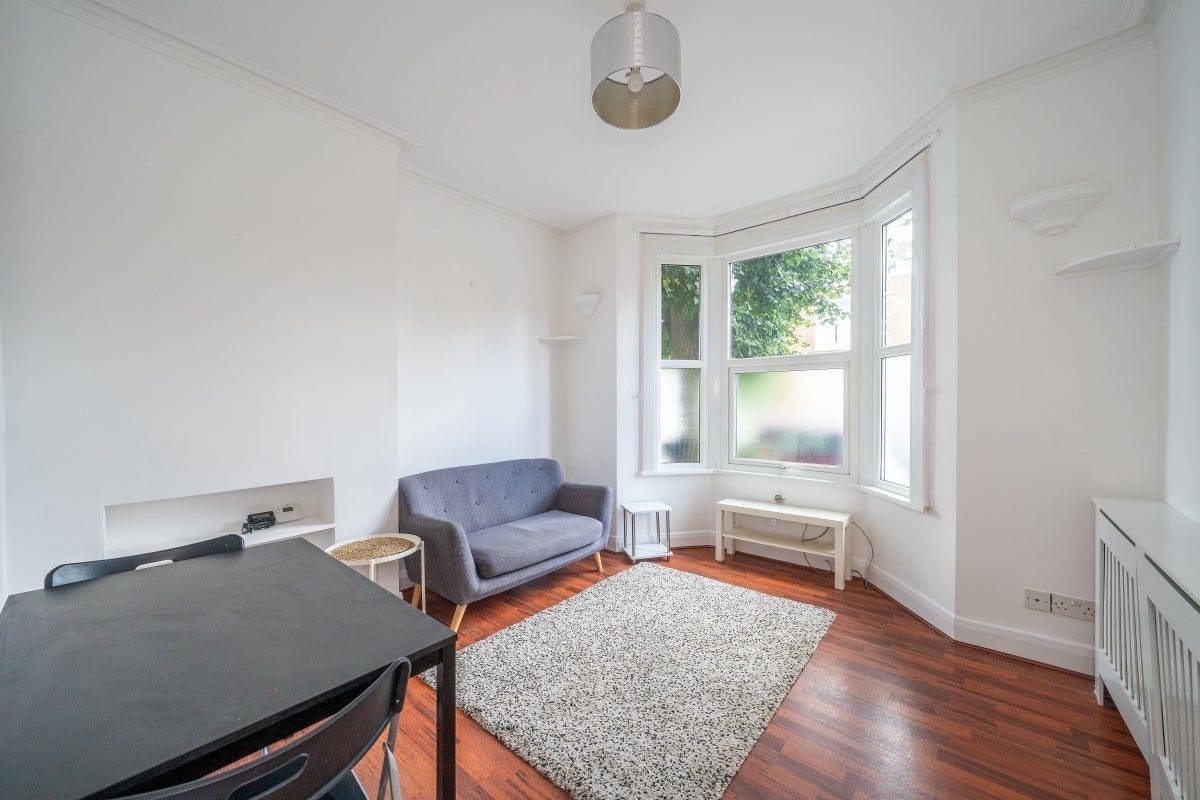 Flat Elm Park in Greater London