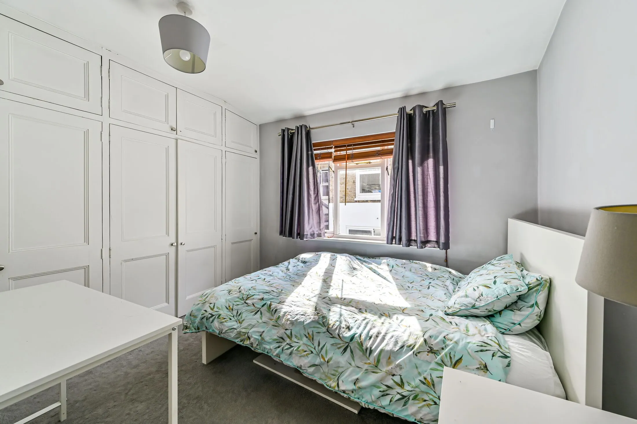 Flat Margate Road in Greater London
