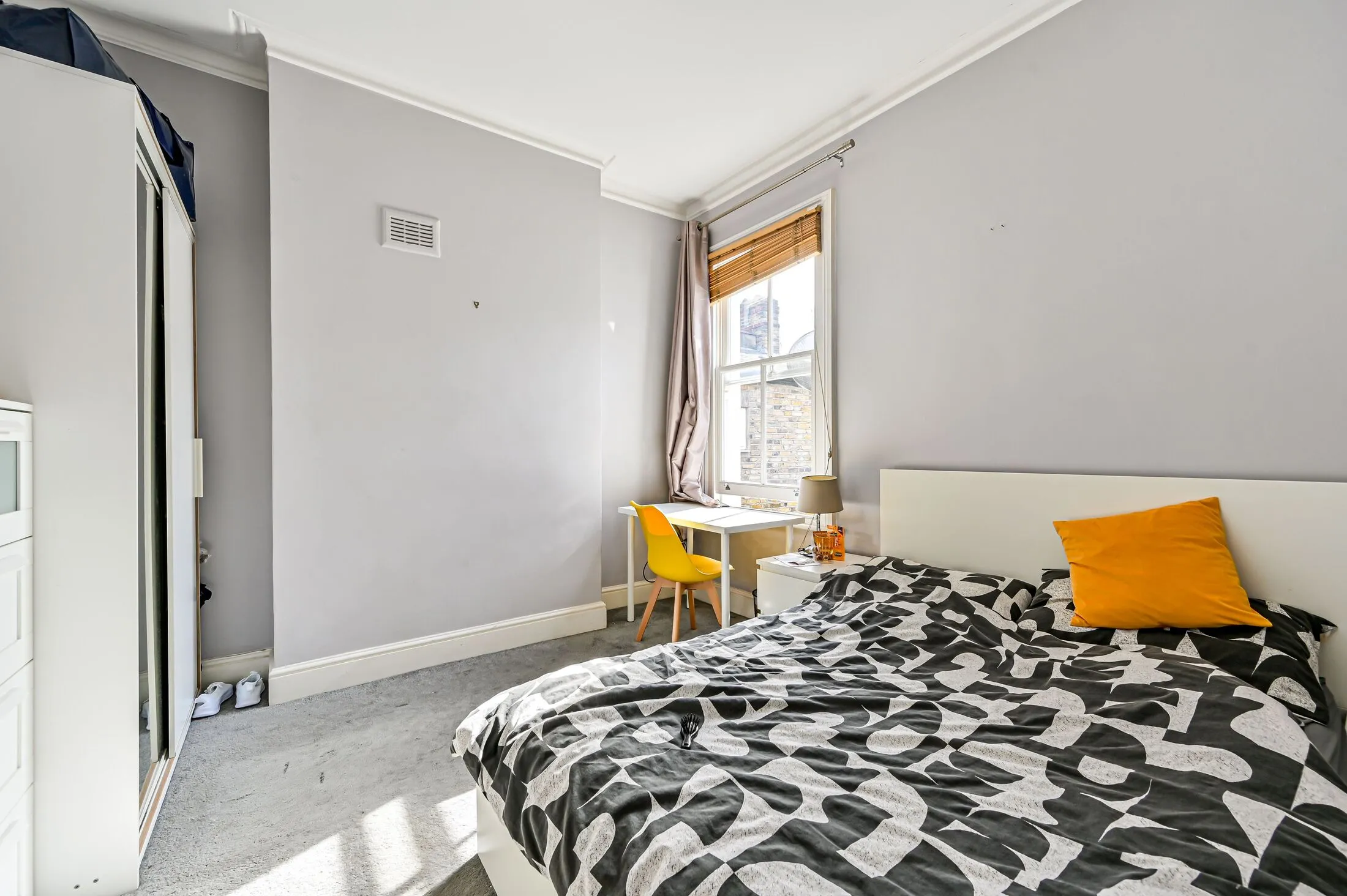Flat Margate Road in Greater London