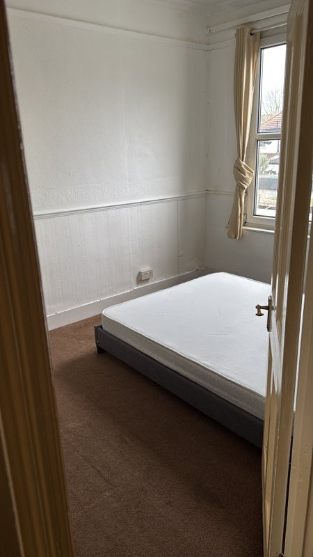 Room Mitcham Road in Greater London