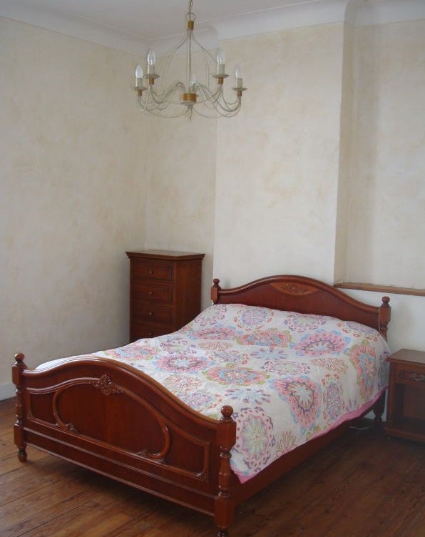Room Rue des Treilles in Libourne