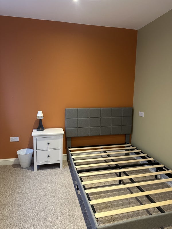 Room Chestnut Drive in Preston