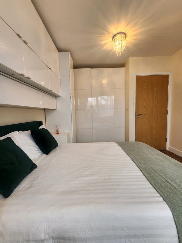 Room Kingsmead Avenue in Greater London