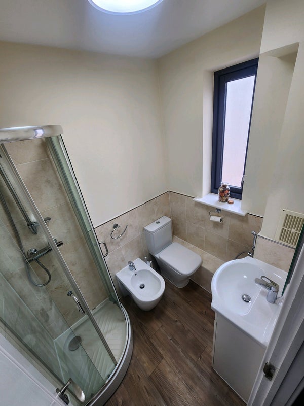 Room Kingsmead Avenue in Greater London