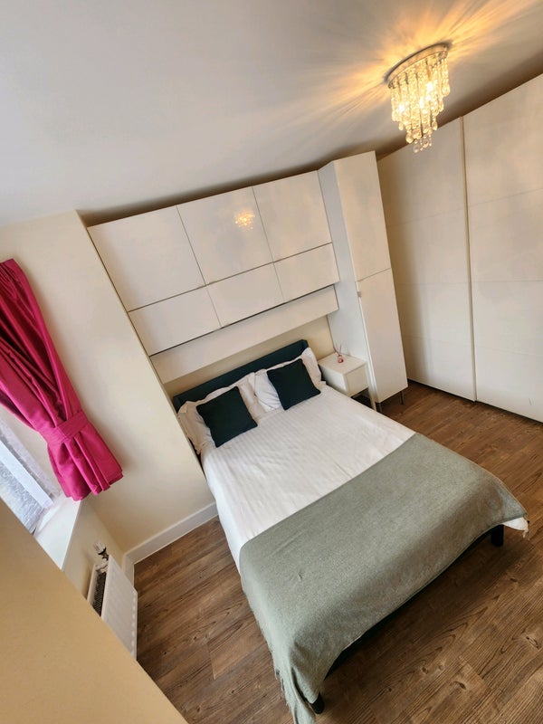 Room Kingsmead Avenue in Greater London