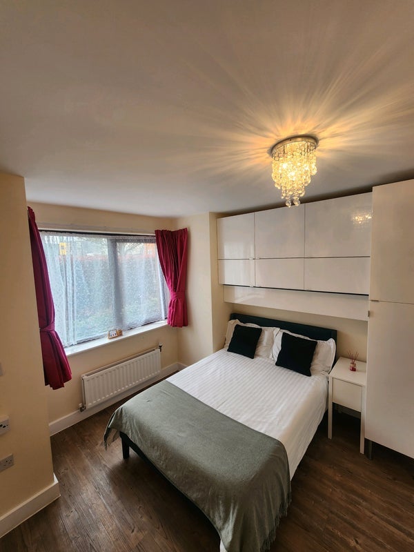 Room Kingsmead Avenue in Greater London