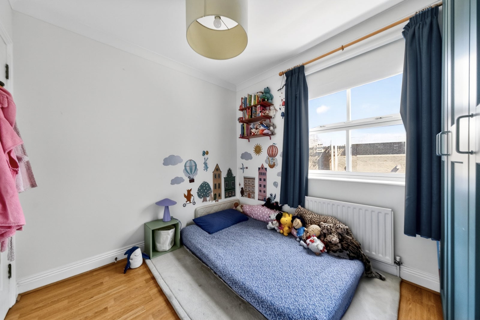 Flat Leathermarket Court in Greater London