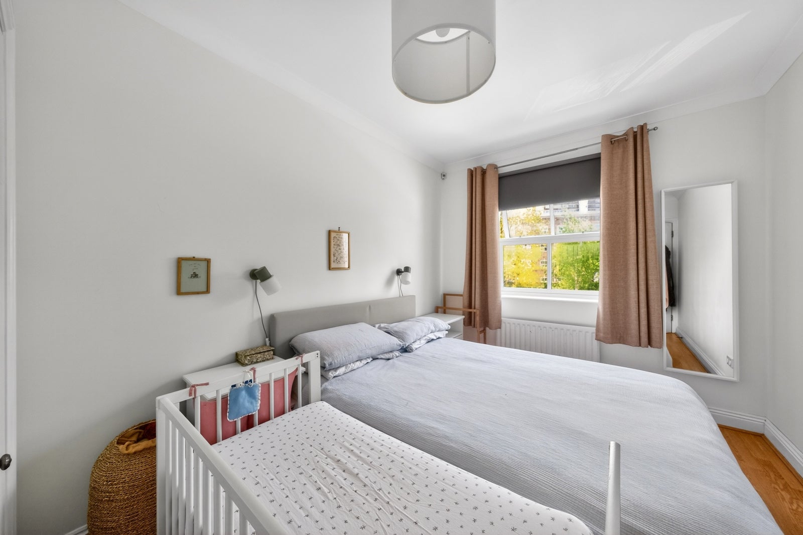 Flat Leathermarket Court in Greater London