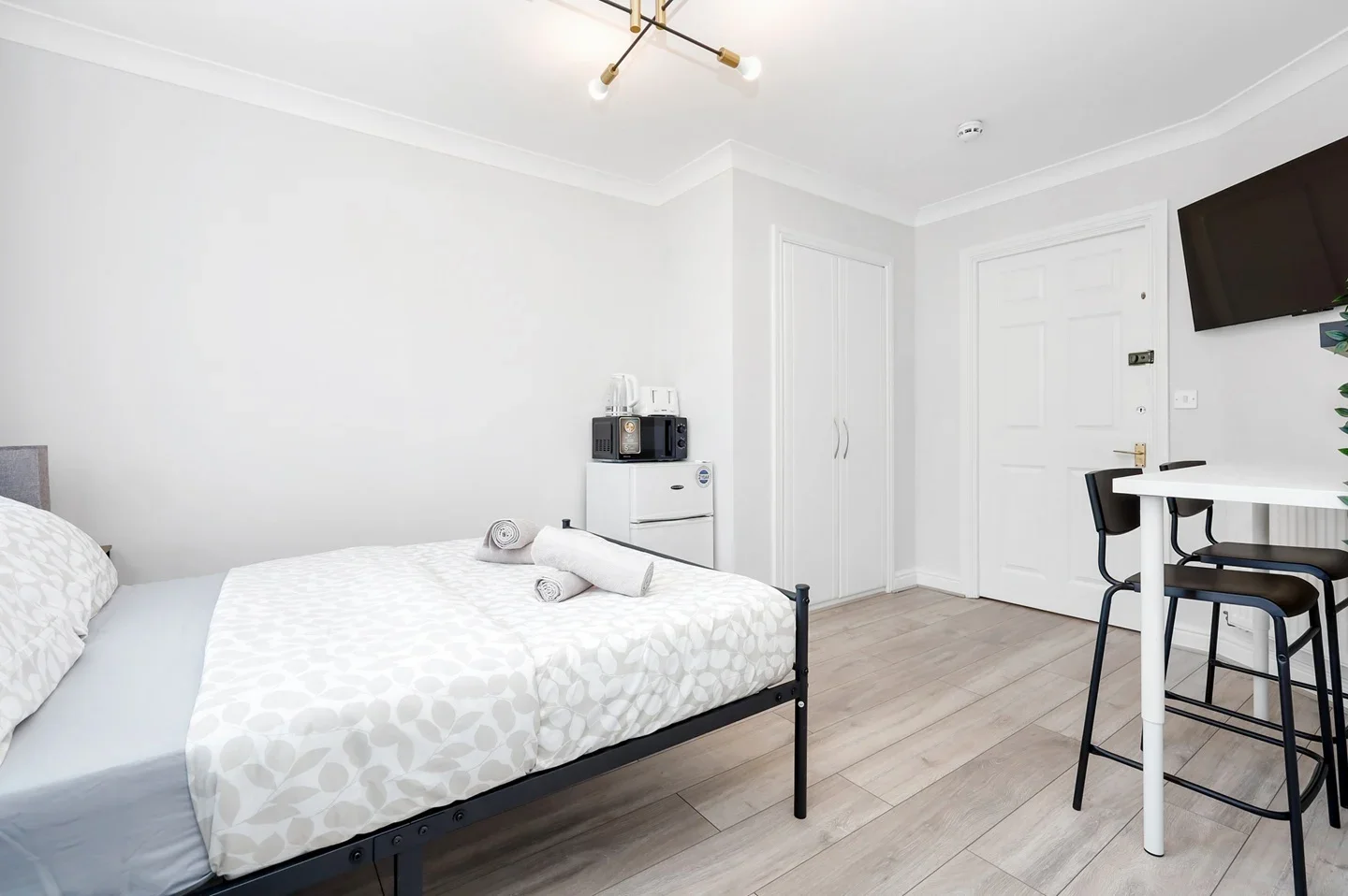 Room Bewley Street in Greater London