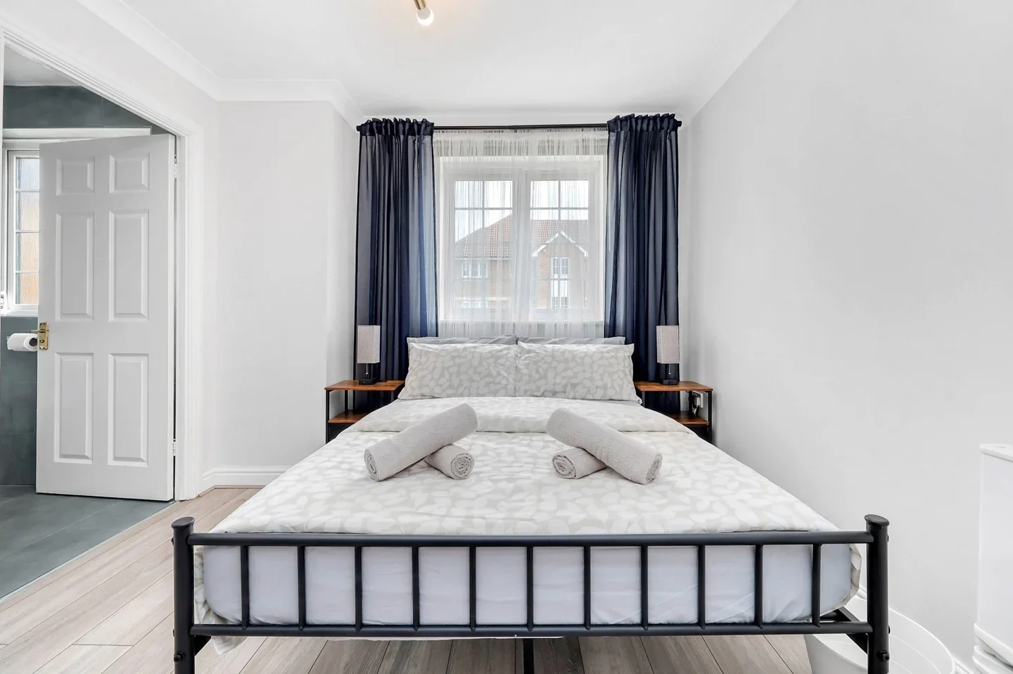 Room Bewley Street in Greater London