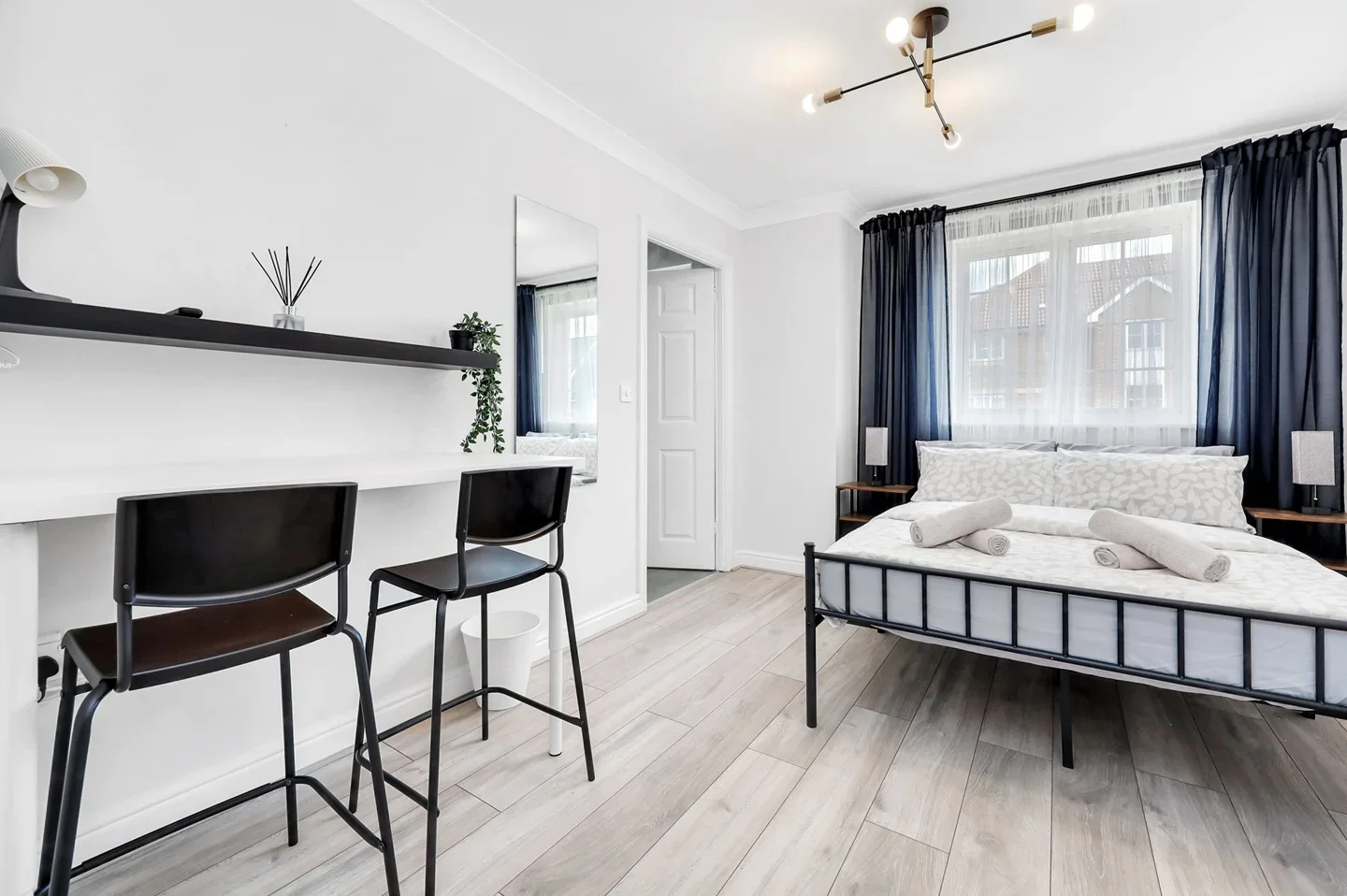 Room Bewley Street in Greater London