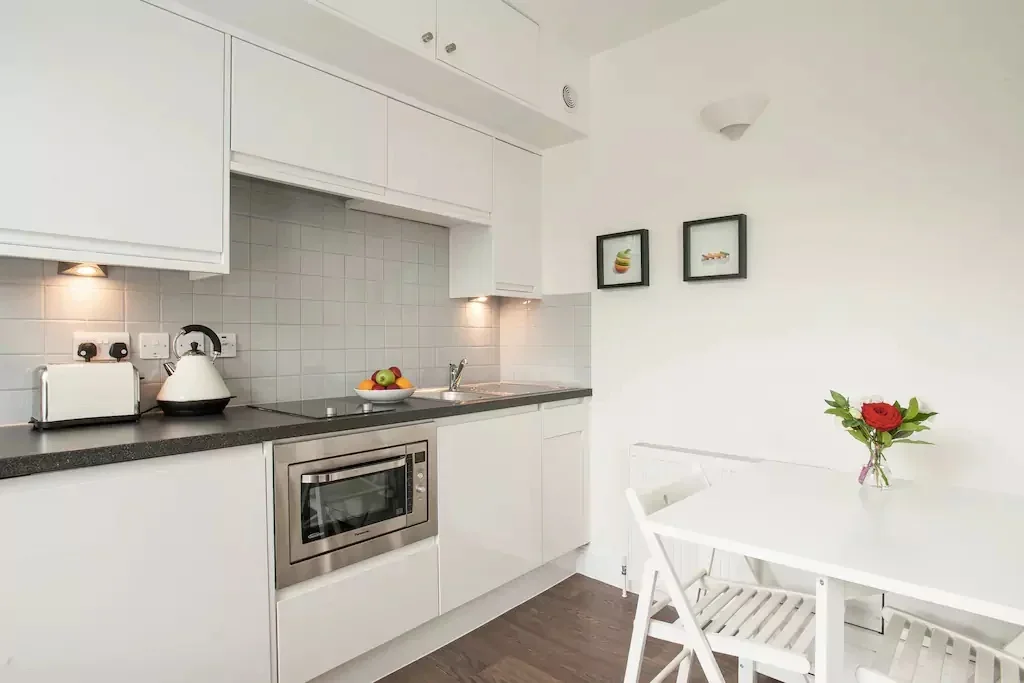 Flat Gloucester Street in City of Westminster