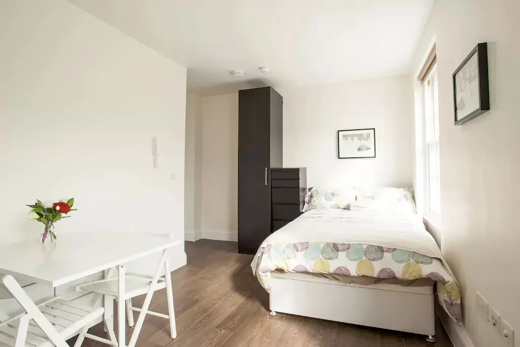 Flat Gloucester Street in City of Westminster