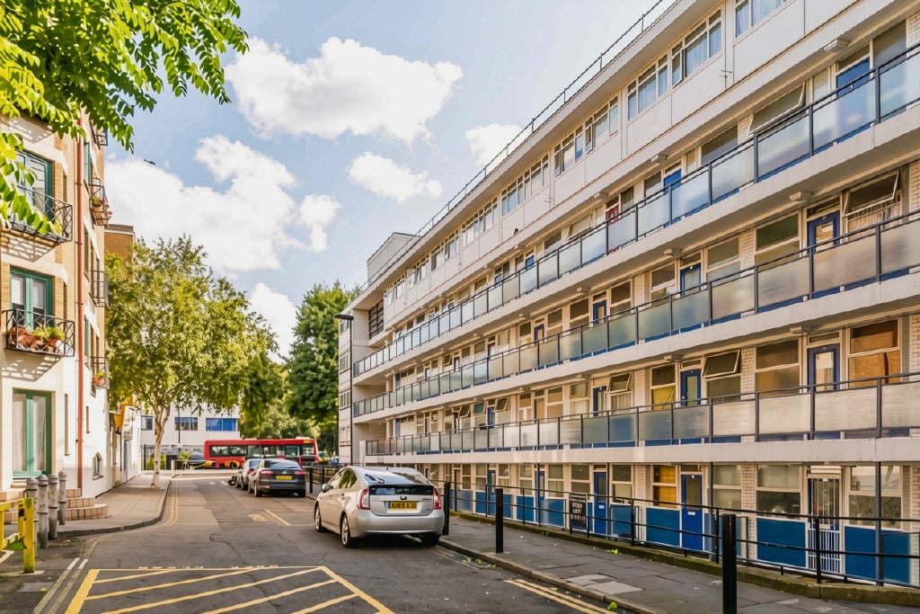 Flat Ranelagh Road in City of Westminster