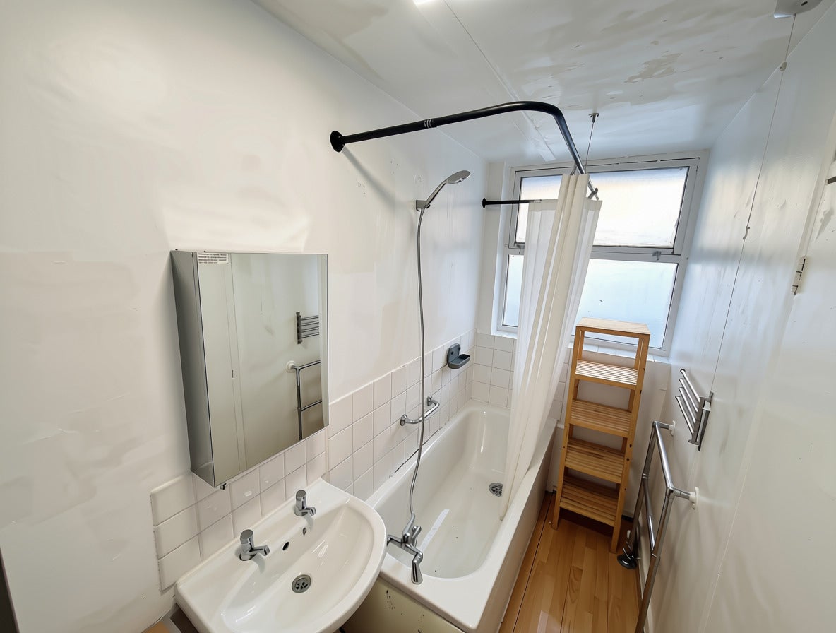 Flat Ranelagh Road in City of Westminster