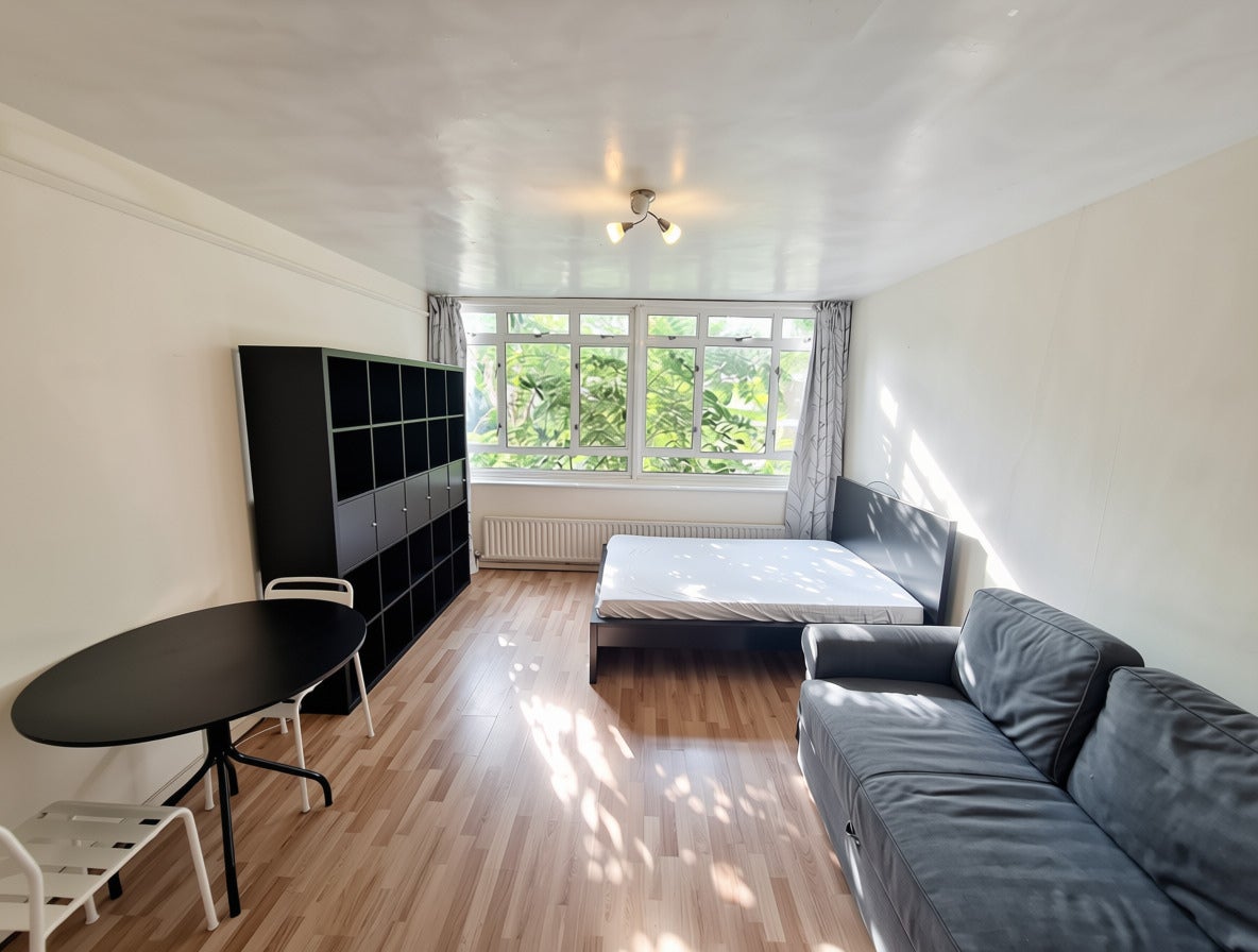 Flat Ranelagh Road in City of Westminster