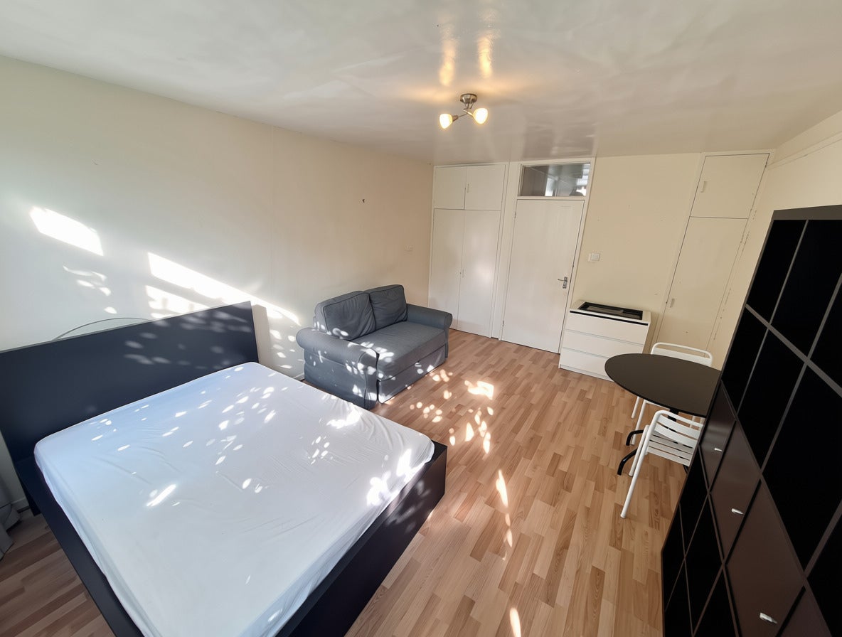Flat Ranelagh Road in City of Westminster