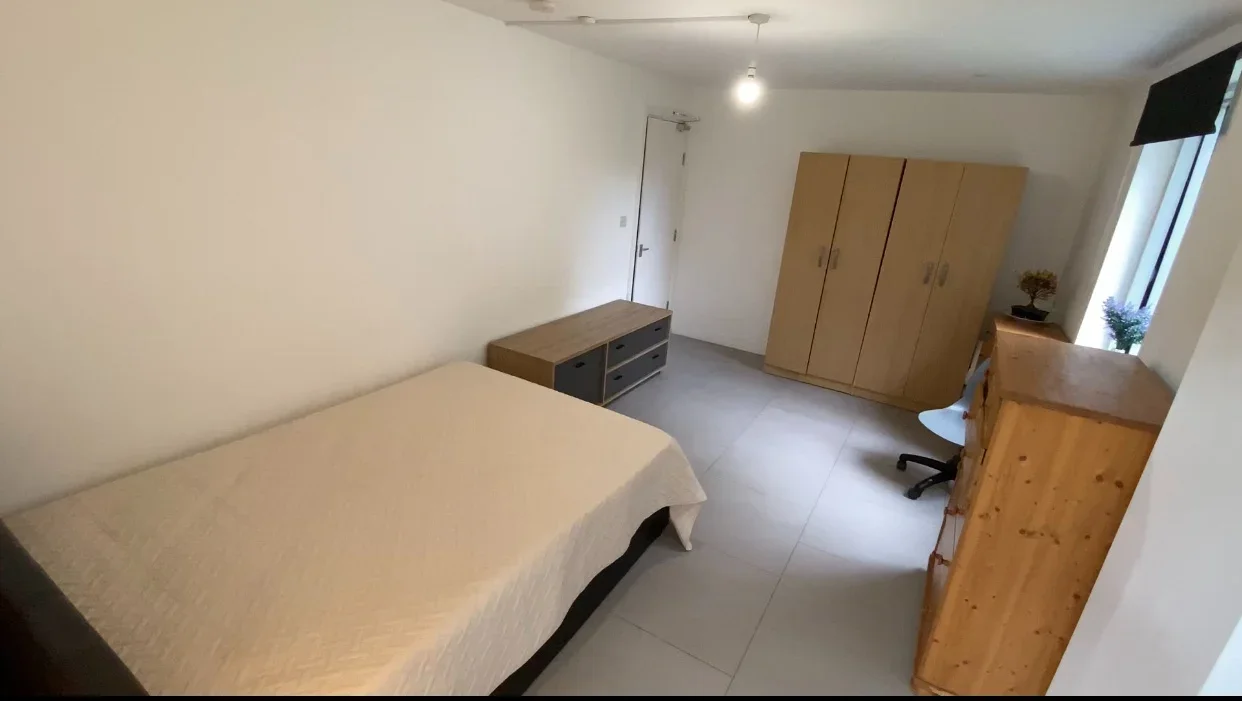 Flat Motley Street in Greater London