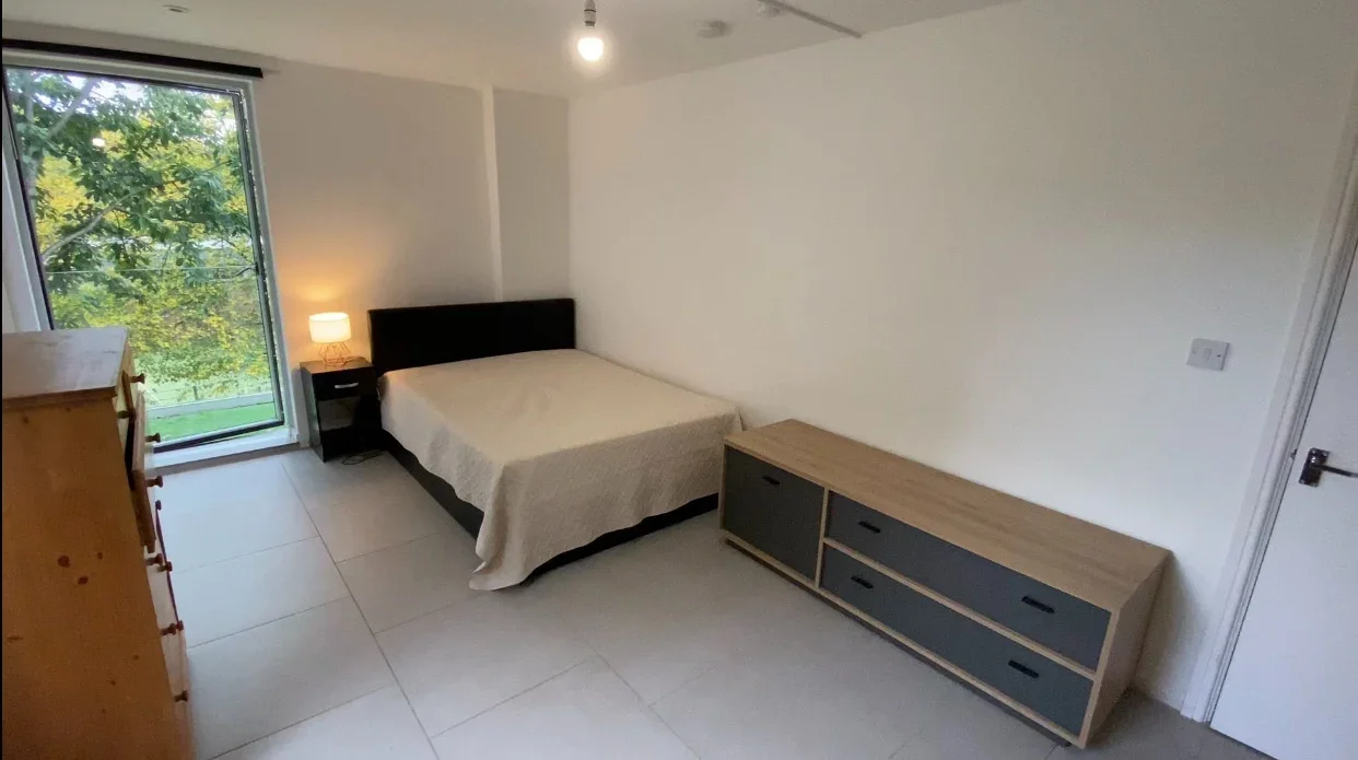 Flat Motley Street in Greater London