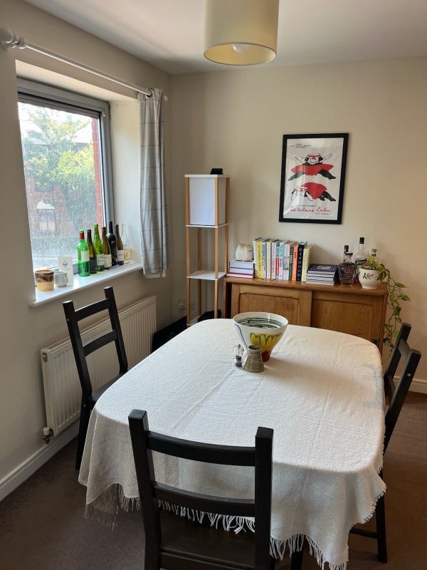 Room Benwell Road in Greater London