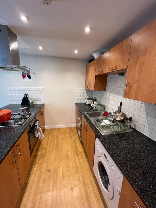 Room Benwell Road in Greater London