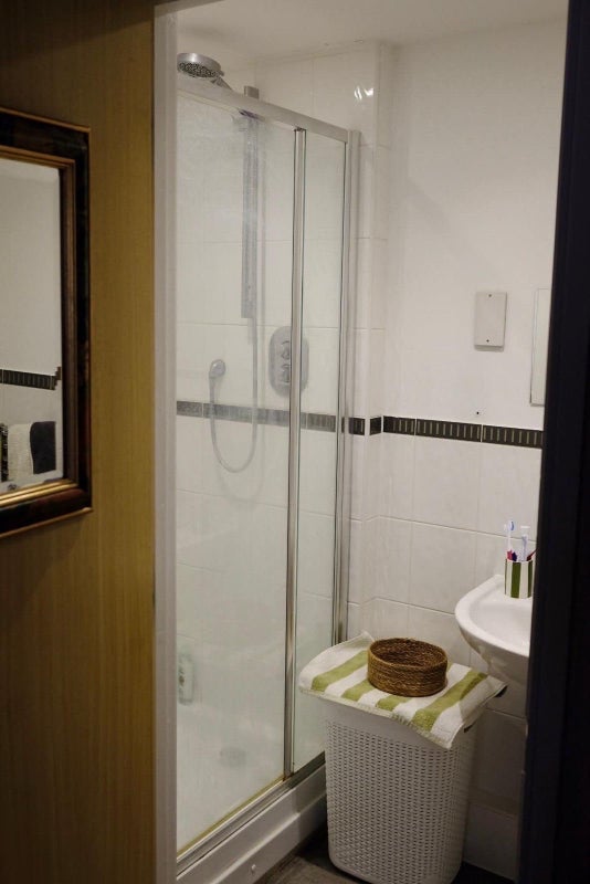 Room Benwell Road in Greater London