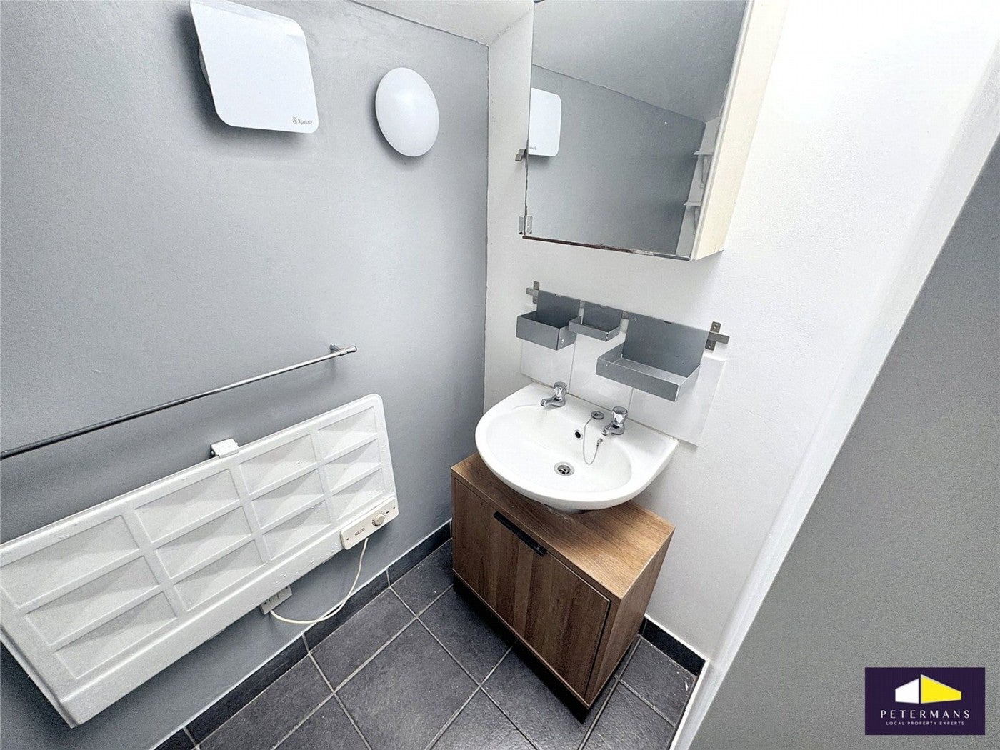Flat Milkwood Road in Greater London
