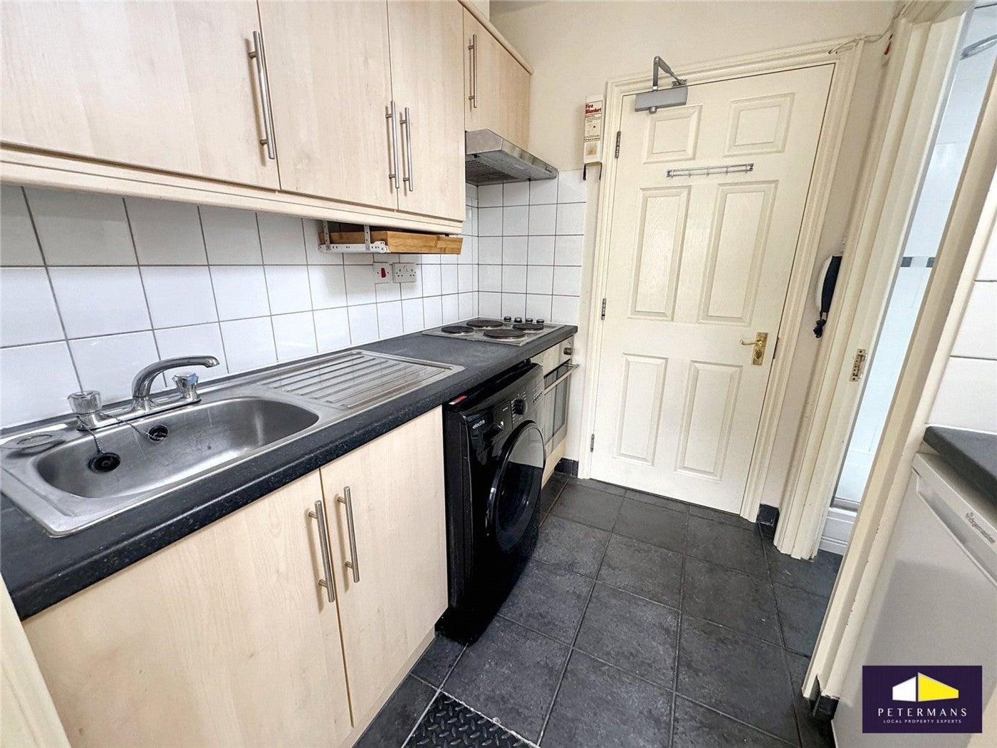 Flat Milkwood Road in Greater London
