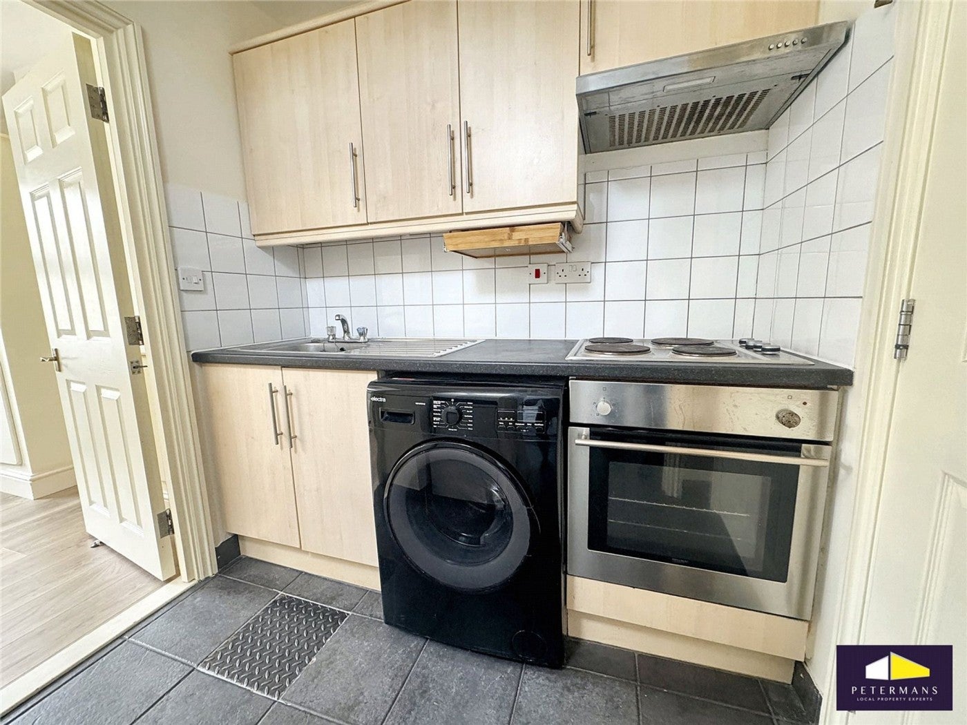 Flat Milkwood Road in Greater London