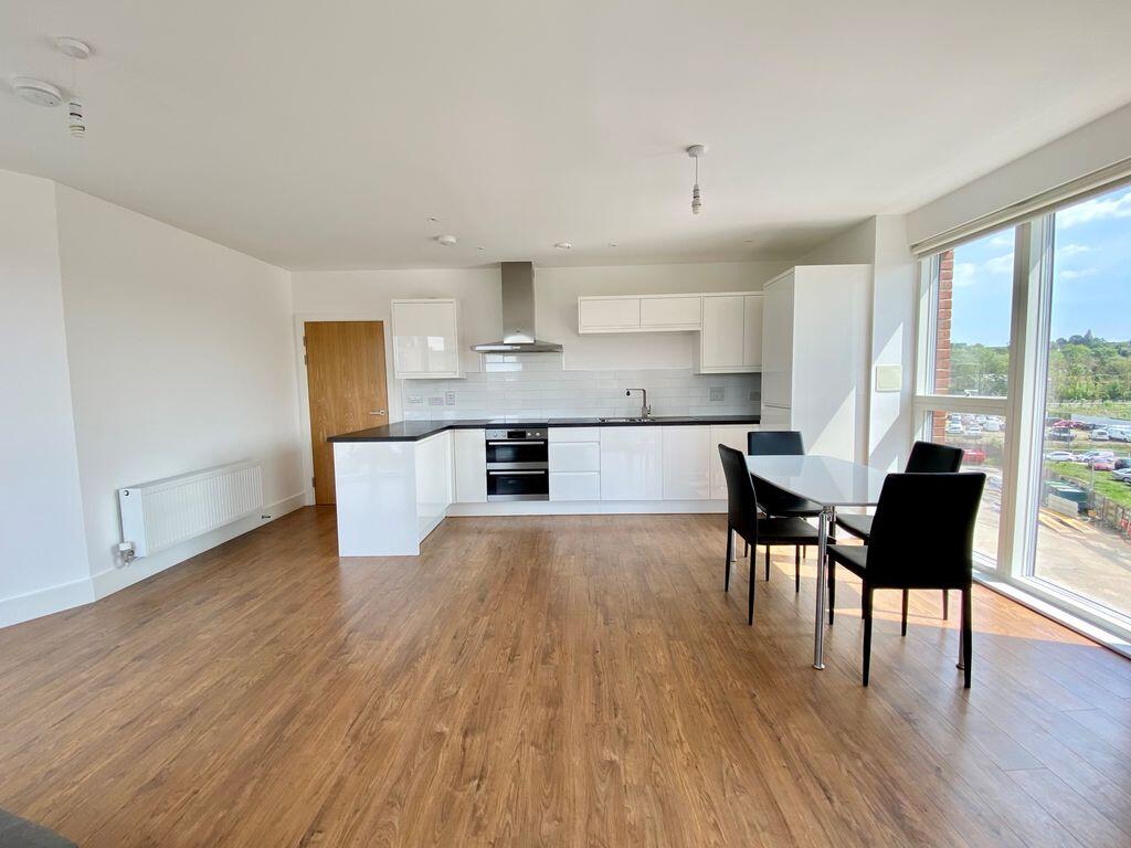 Flat Lismore Boulevard in Greater London