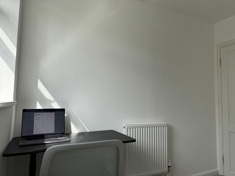 Room Ormskirk Avenue in Manchester