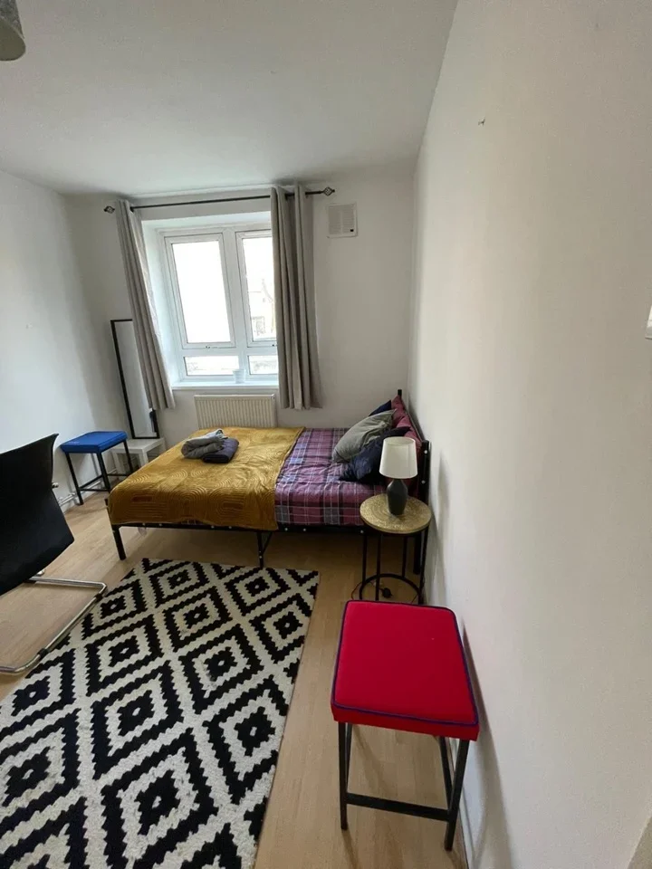 Room Darling Row in Greater London