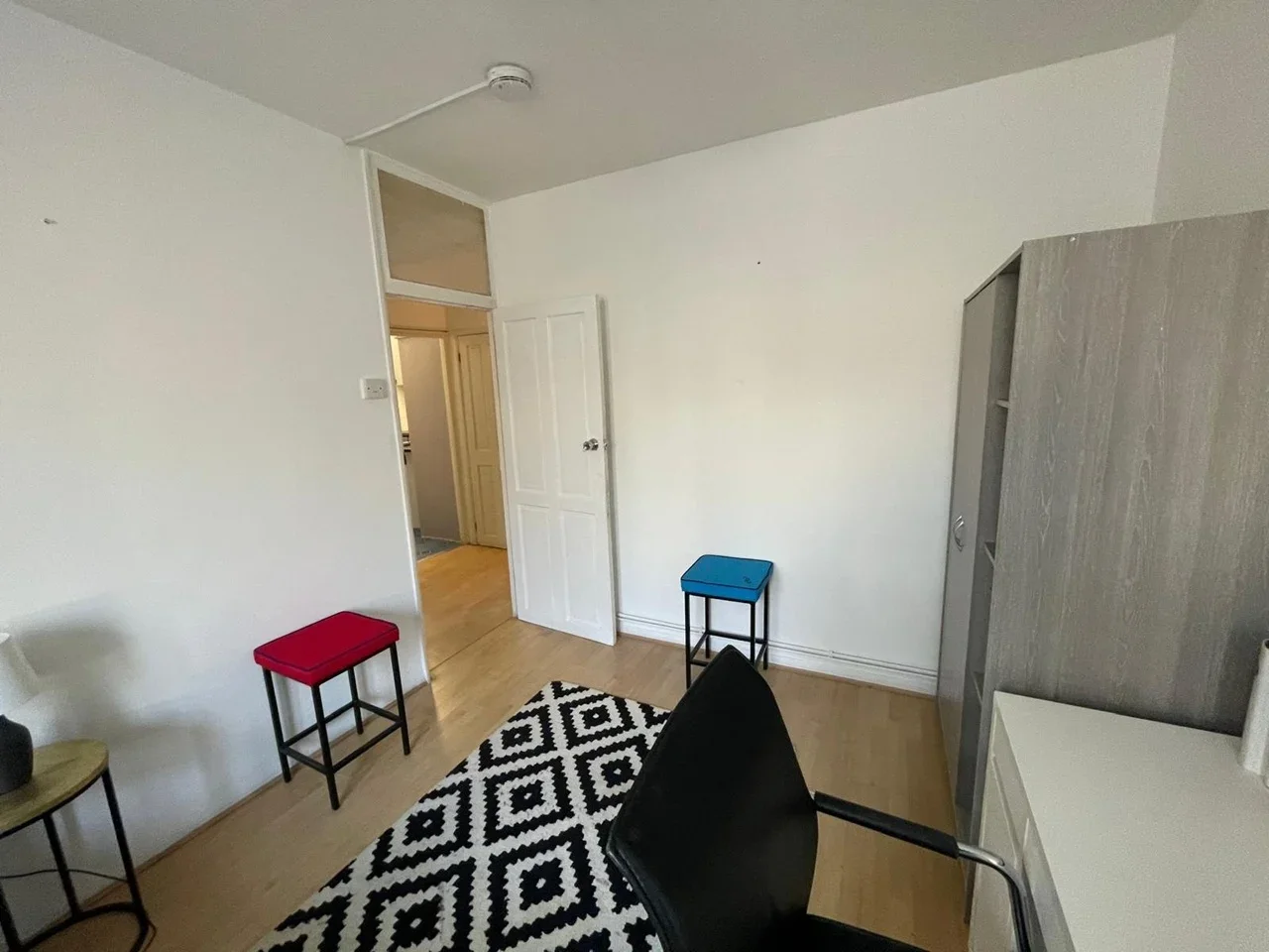 Room Darling Row in Greater London