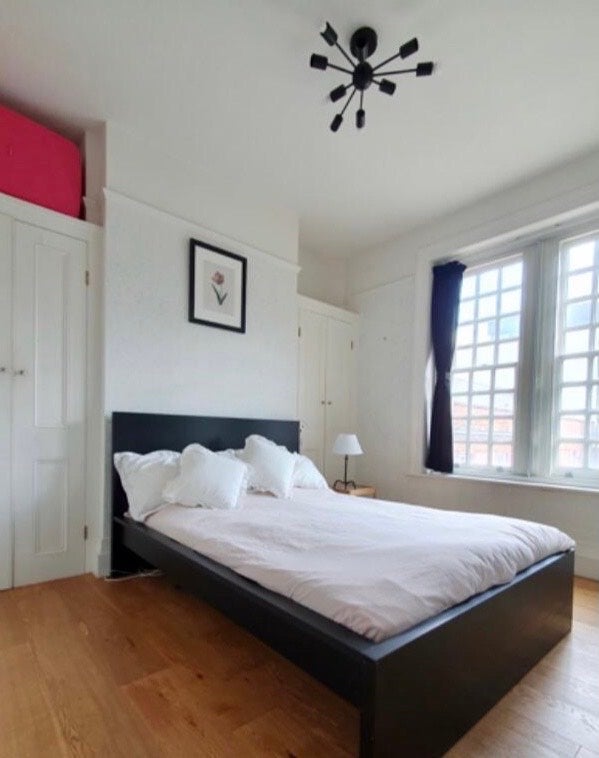 Room Hornsey Road in Greater London