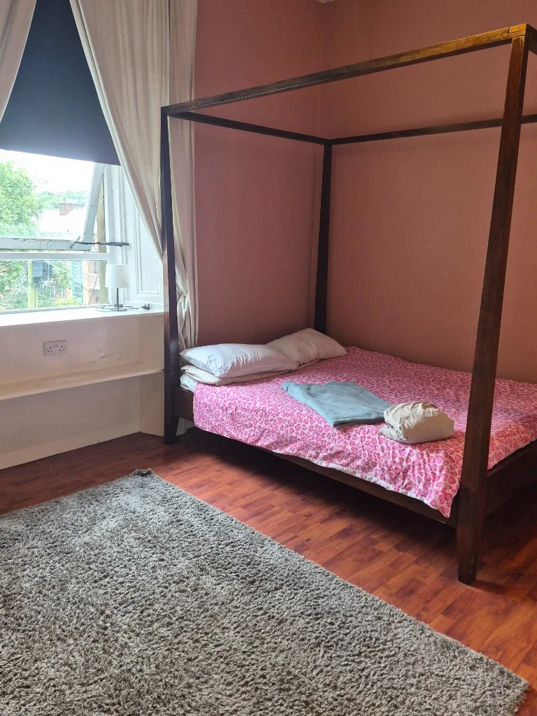 Room Clouston Street in Glasgow